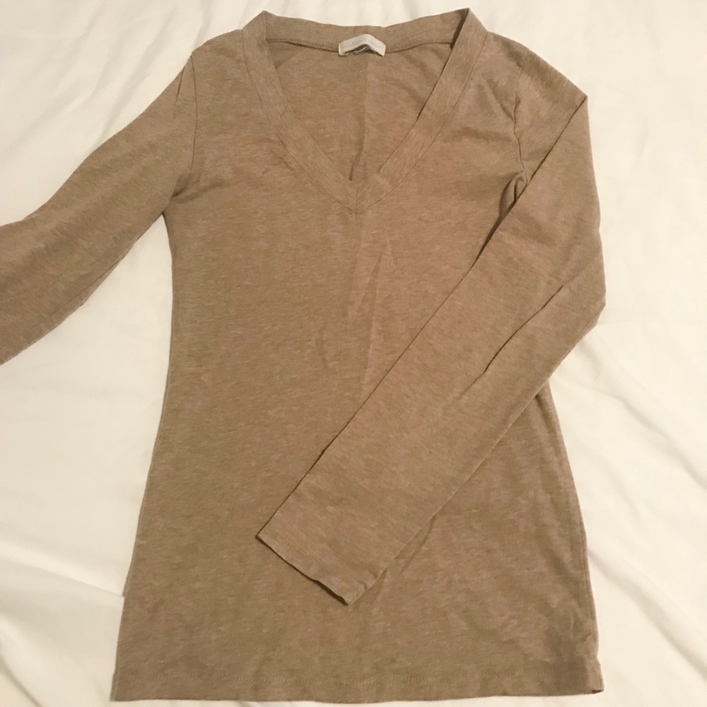 Fitted V neck